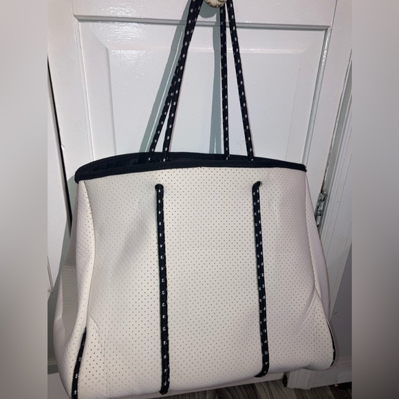 NWOT Neoprene Bowling style bag. - Picture 2 of 4